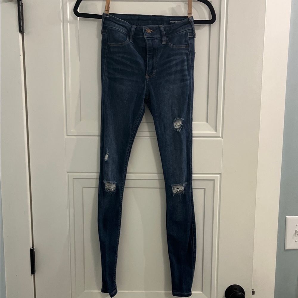 Hollister Women's Dark Blue Distressed high rise jeans Mom jeggings 00/reg